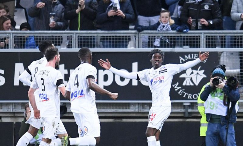 Krankzinnig puntenverlies voor PSG zorgt voor smet bij basisspeler Bakker Image: Krankzinnig puntenverlies voor PSG zorgt voor smet bij basisspeler Bakker