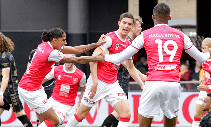 Wedstrijd Porto ontsierd door wangedrag, ruime zege Arsenal op Newcastle Afbeelding: Wedstrijd Porto ontsierd door wangedrag, ruime zege Arsenal op Newcastle