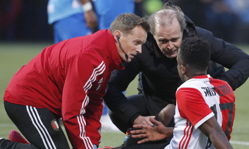 Update: 'Sinisterra heeft kruisbandblessure opgelopen tegen PEC Zwolle' Afbeelding: Update: 'Sinisterra heeft kruisbandblessure opgelopen tegen PEC Zwolle'