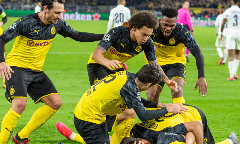 Unieke situatie: Borussia Dortmund in zee met twee shirtsponsoren Afbeelding: Unieke situatie: Borussia Dortmund in zee met twee shirtsponsoren