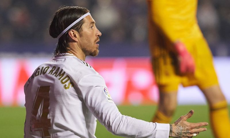 Ramos haalt uit na nederlaag van Real: 'Vroeg of hij probleem met mij heeft' Afbeelding: Ramos haalt uit na nederlaag van Real: 'Vroeg of hij probleem met mij heeft'