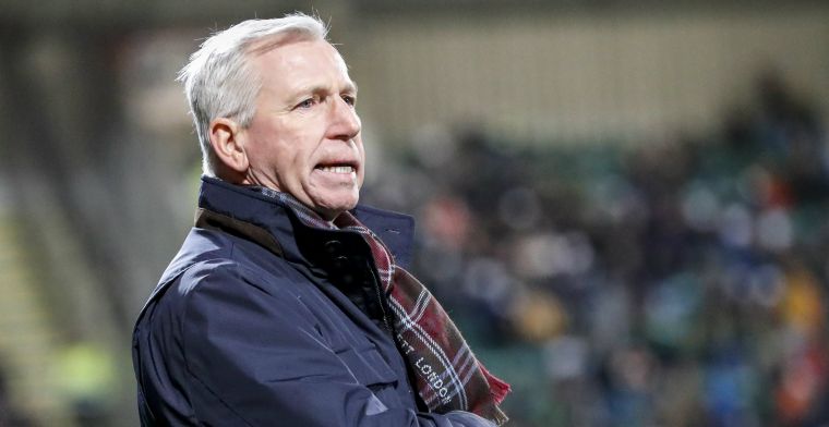 Opmerkelijk tafereel in Den Haag: spelers en Pardew luisteren naar ADO-fans