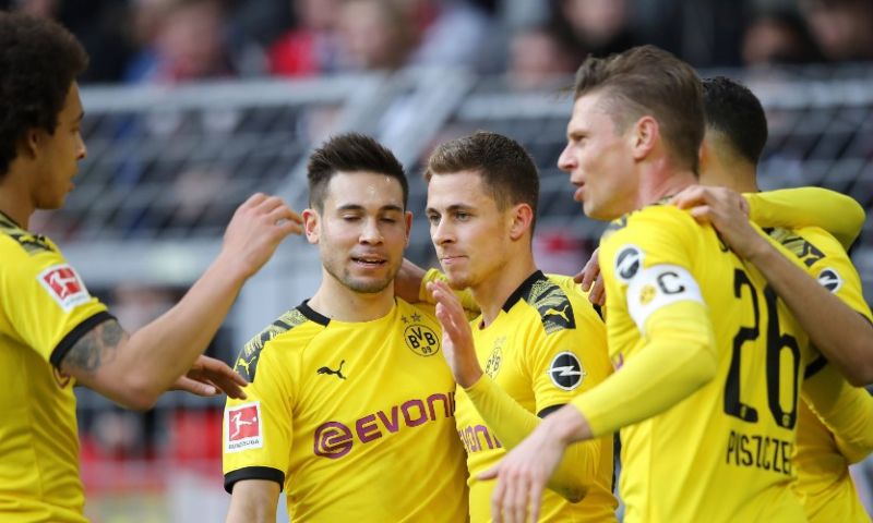Hazard helpt Dortmund aan winst met assist, Gladbach houdt aansluiting met top Afbeelding: Hazard helpt Dortmund aan winst met assist, Gladbach houdt aansluiting met top