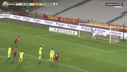 Komisch: stadionspeaker in Frankrijk grijpt na goal z'n moment in leeg stadion