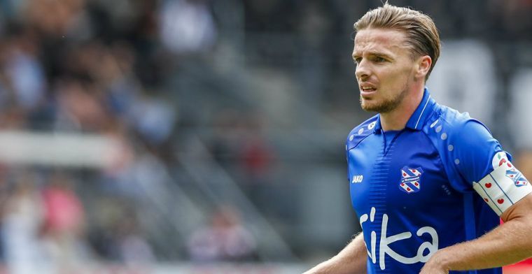 Bizarre wedstrijd voor Rienstra: 'Een leeg stadion, met de wereld bijna stil'