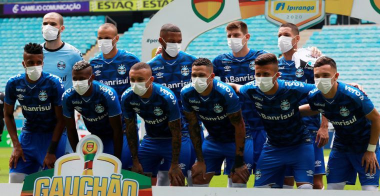 Brazilianen protesteren tegen bond en komen met mondkapjes om het veld op