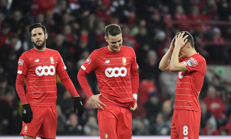 Clubs in de problemen: 'Betekent dat ze terugvallen op 2352,21 euro per maand' Afbeelding: Clubs in de problemen: 'Betekent dat ze terugvallen op 2352,21 euro per maand'