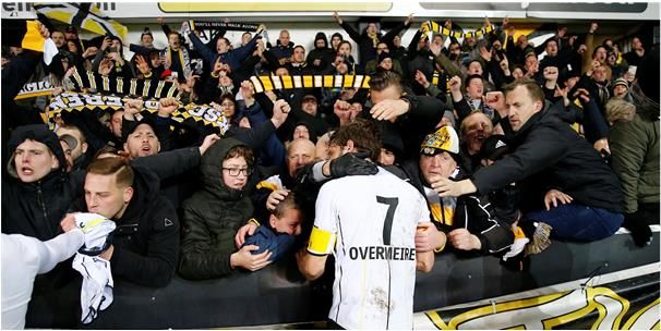 Lokeren-supporters steken zorgverleners hart onder de riem in coronatijden