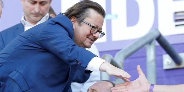 'Speurders vallen twee kantoren binnen in onderzoek naar verkoop van Anderlecht'