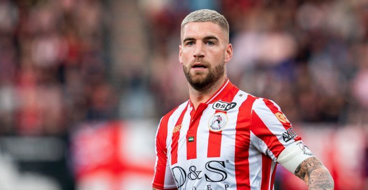 'Typisch Ziyech: hij laat zijn telefoon zien en dan staat er 'Frank Lampard''