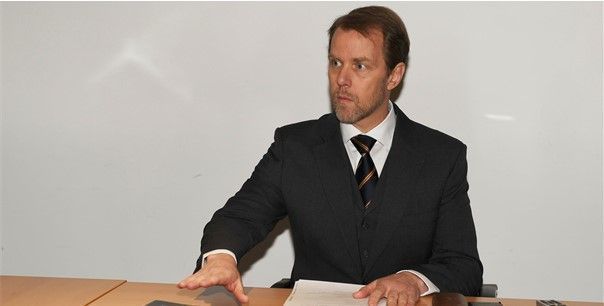Wagner reageert ludiek op ontslag bij Bond: Misschien omdat het 1 april is?