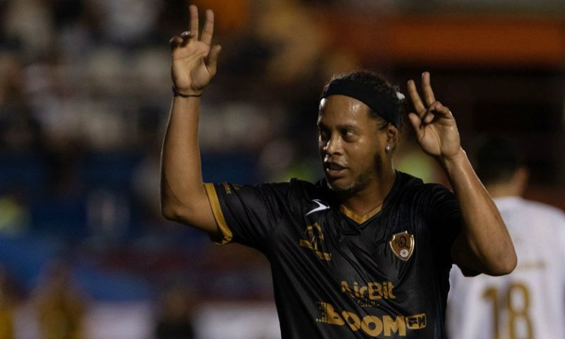 'Ronaldinho moet geduld hebben: preventieve hechtenis kan oplopen tot zes maanden' Afbeelding: 'Ronaldinho moet geduld hebben: preventieve hechtenis kan oplopen tot zes maanden'