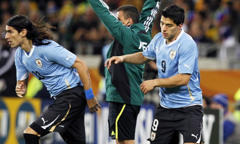 'El Loco' wilde Suárez weer naar Uruguay halen: 'Hij zou met z'n vrouw overleggen' Afbeelding: 'El Loco' wilde Suárez weer naar Uruguay halen: 'Hij zou met z'n vrouw overleggen'