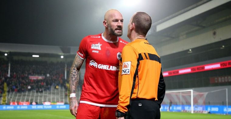 Van Damme eist kwart miljoen: 'Enkele ballen en een grasmachine, dat is het zowat'