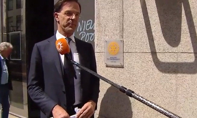 Rutte grapt over tolkenwissel: 'Groter dan wissel Robben/Bosvelt'