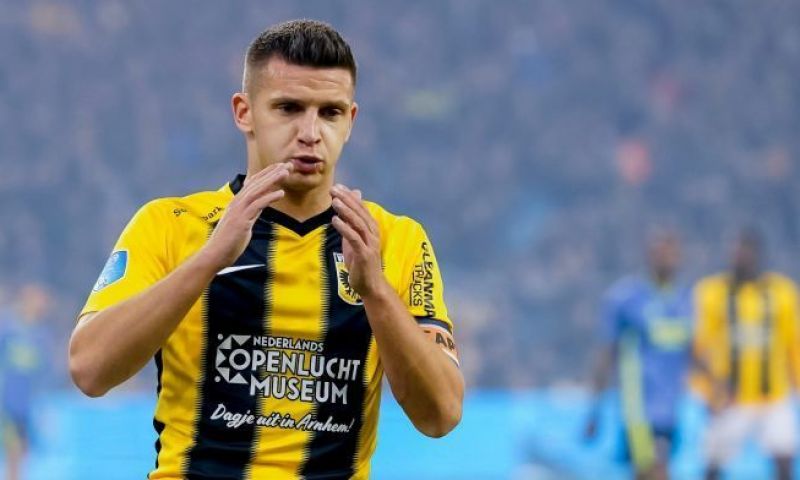 'Feyenoord geeft niet op en meldt zich weer voor Linssen: concurrentie neemt toe' Afbeelding: 'Feyenoord geeft niet op en meldt zich weer voor Linssen: concurrentie neemt toe'