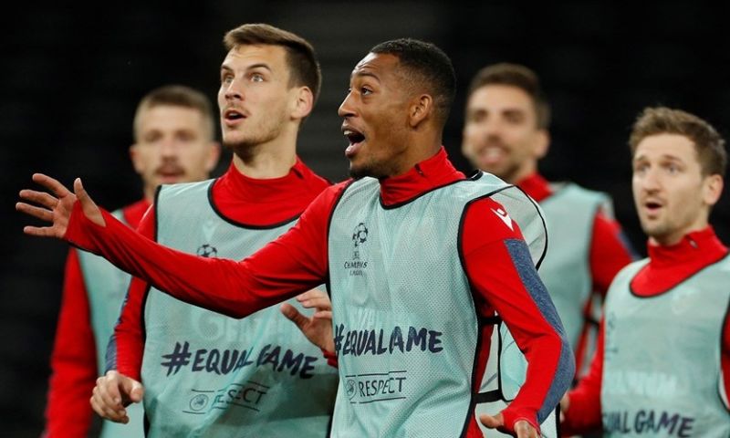 'Terugkeer naar Engeland lonkt voor Van La Parra: vijftal clubs geïnteresseerd' Afbeelding: 'Terugkeer naar Engeland lonkt voor Van La Parra: vijftal clubs geïnteresseerd'
