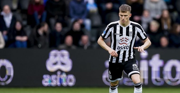 Van Den Buijs op zoek naar nieuwe club: 'Financieel moet het kloppen'