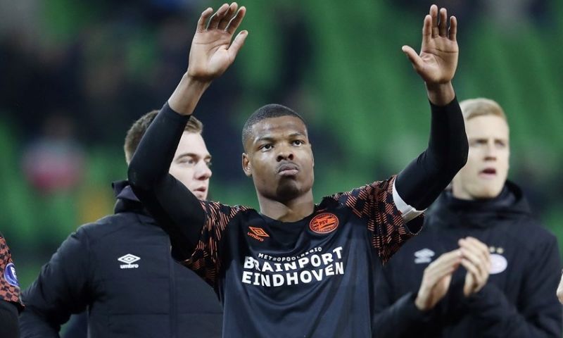 'Veel bijval' voor Dumfries bij PSV: 'Hij wilde nu opstaan om zijn punt te maken' Afbeelding: 'Veel bijval' voor Dumfries bij PSV: 'Hij wilde nu opstaan om zijn punt te maken'