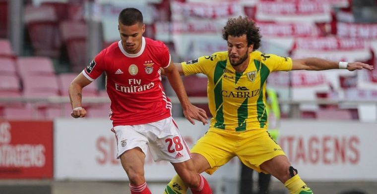 Portugal op zijn kop: Benfica-supporters bekogelen eigen spelersbus met stenen