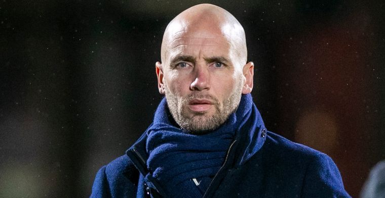 Ajax beloont Van der Gaag: Mitchell doet het heel erg goed