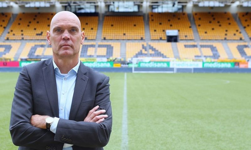Streppel loopt binnen: 'Bizar, bergen geld gaan er daar in het voetbal om' Afbeelding: Streppel loopt binnen: 'Bizar, bergen geld gaan er daar in het voetbal om'
