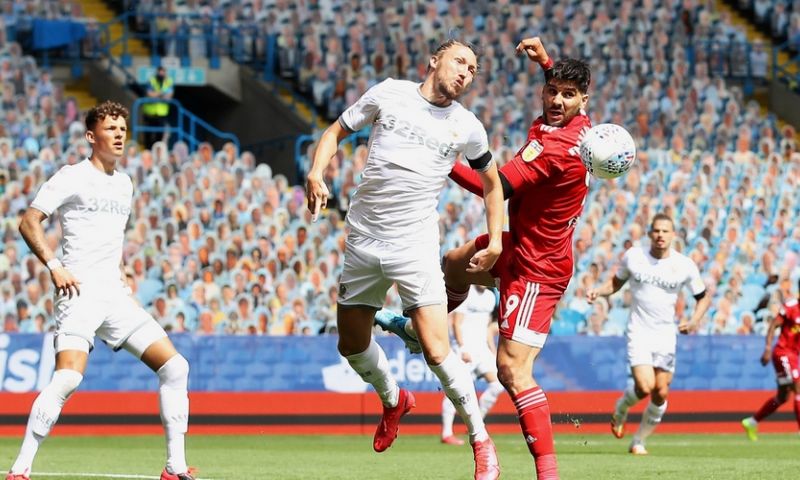 Mitrovic (ex-Anderlecht) op de korrel genomen na elleboog: 'Afschuwelijk' Afbeelding: Mitrovic (ex-Anderlecht) op de korrel genomen na elleboog: 'Afschuwelijk'