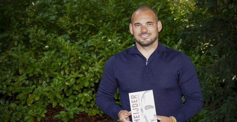 Biografie Sneijder massaal illegaal verspreid: 'Tot onze grote spijt gemerkt'