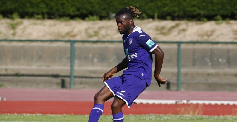 Nkaka (Anderlecht) laat zich van zijn slechtste kant zien in Spanje