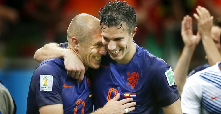 Van Persie wrijft zich in de handen: 'Echt, die backs gaan iets meemaken...'