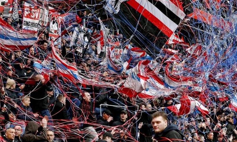 Fans die juichen en geen afstand houden riskeren stadionverbod van drie maanden Afbeelding: Fans die juichen en geen afstand houden riskeren stadionverbod van drie maanden