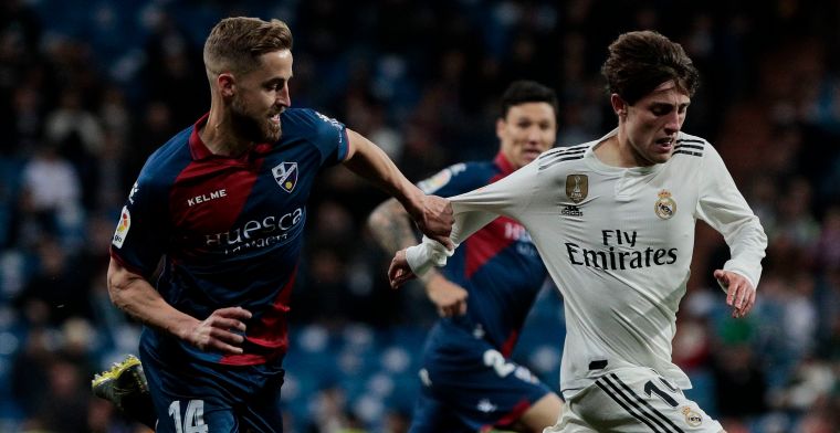 Ex-speler van STVV draagt elke uitmatch een andere aanvoerdersband