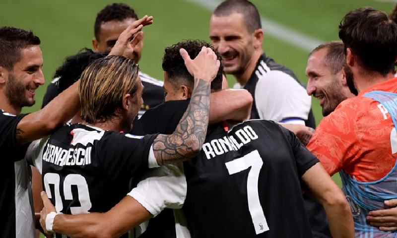 AC Milan geeft lamgeslagen Juventus in zes minuten tijd flink pak slaag Afbeelding: AC Milan geeft lamgeslagen Juventus in zes minuten tijd flink pak slaag