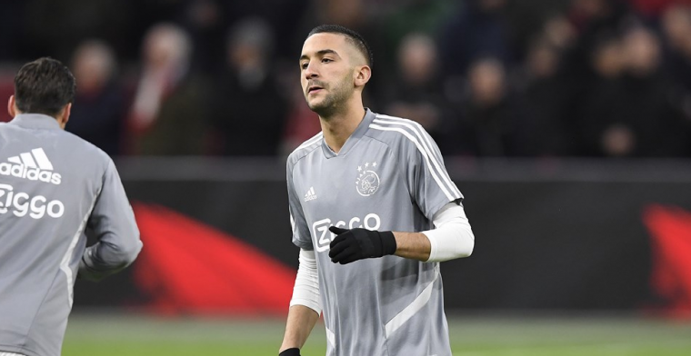Ziyech stapt met vrienden en zaakwaarnemer op vliegtuig naar Londen