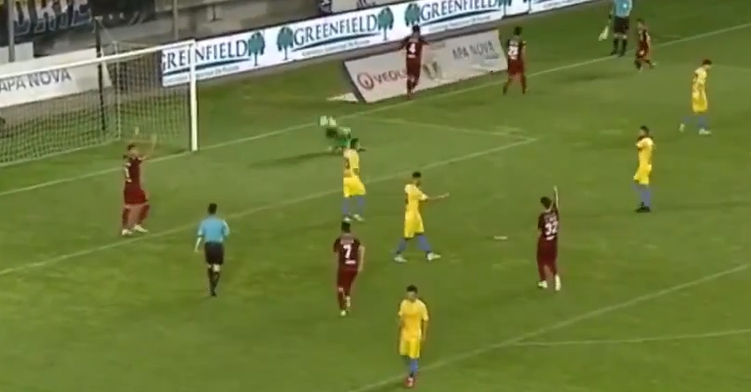 Roemeense keeper stopt twee penalty's, maar komt te vroeg uit: derde poging over