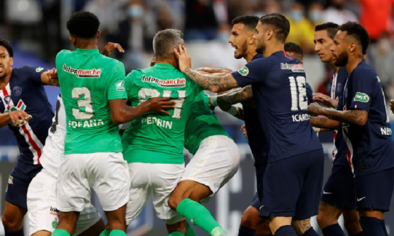 Perrin maakt zes dagen na aanslag op Mbappé einde aan carrière Afbeelding: Perrin maakt zes dagen na aanslag op Mbappé einde aan carrière