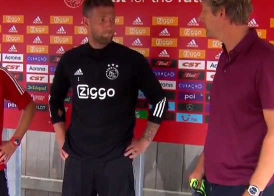 Ten Hag dolt met Stekelenburg: Wil je ook nog directeur worden?