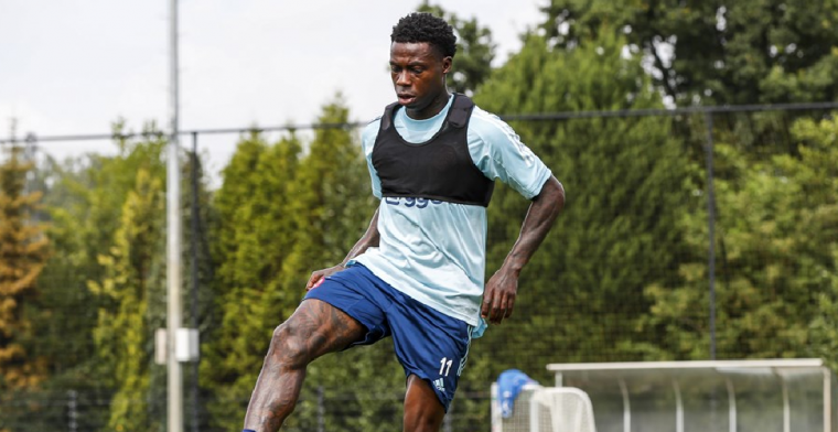 'Vrij verlegen' Antony maakt indruk bij Ajax: 'M'n eerste indrukken zijn goed'
