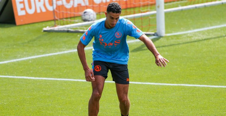 Kharchouch: 'Marokkaan of Chinees, Ajacied of Feyenoorder, hier zijn we één'