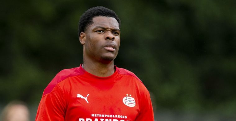 Dumfries ziet nieuwe collega's in PSV-defensie: 'Hij is een terriër'