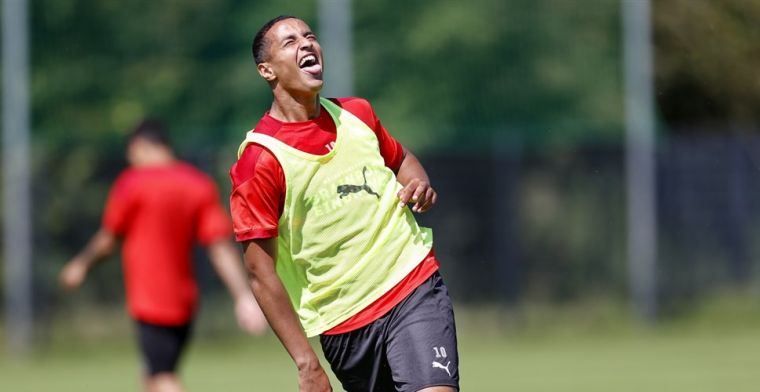 'Mijn gevoel zegt dat ik nog een jaar bij PSV moet blijven, ik ben nog te jong'