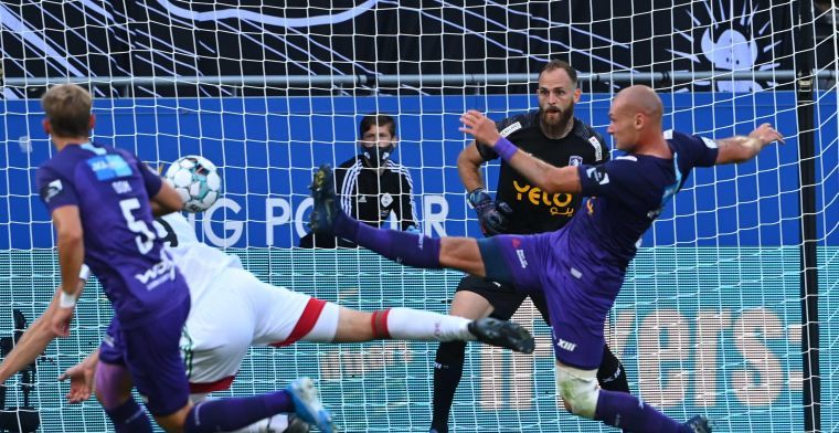 'KV Oostende geeft ex-doelman warme ontvangst in leeg stadion'