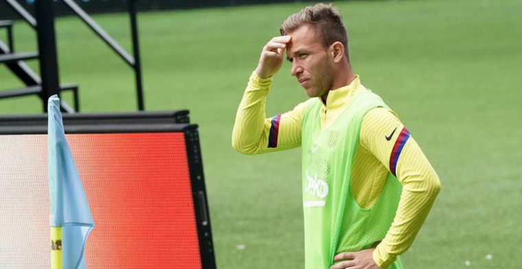 'Paria Arthur spreekt met Abidal op trainingscomplex, maar blijft geïsoleerd'