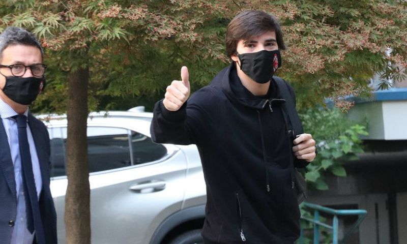 OFFICIEEL: AC Milan troeft rivaal Inter af en haalt toptalent naar San Siro Afbeelding: OFFICIEEL: AC Milan troeft rivaal Inter af en haalt toptalent naar San Siro