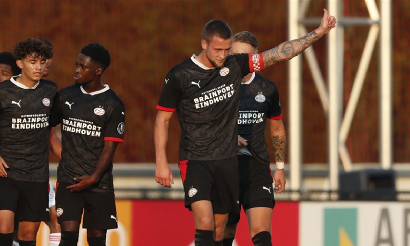 Jong Ajax thuis gaat pijnlijk onderuit tegen Jong PSV en staat nog altijd laatste Afbeelding: Jong Ajax thuis gaat pijnlijk onderuit tegen Jong PSV en staat nog altijd laatste
