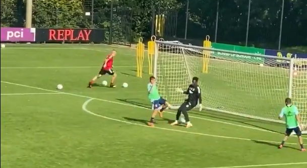 'No one is safe': Antony vernedert Onana tijdens partijspel op Ajax-training