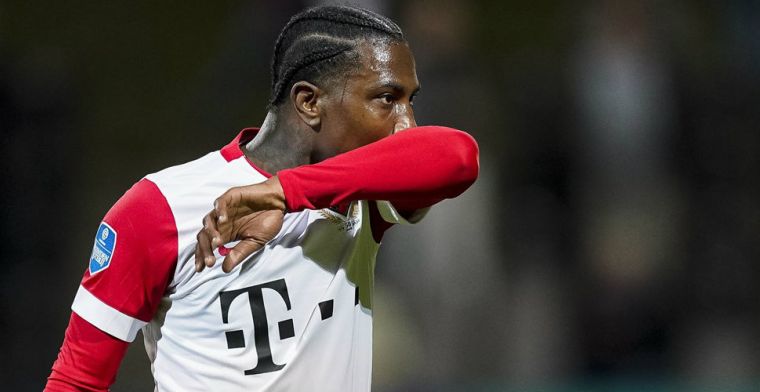 Tien minuten speeltijd en gele kaart voor Elia: 'Komt wel, joh. Geen zorgen'