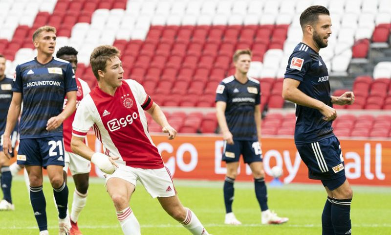 Eiting legt keuze voor Huddersfield uit: 'Een van de redenen hier te gaan spelen' Afbeelding: Eiting legt keuze voor Huddersfield uit: 'Een van de redenen hier te gaan spelen'