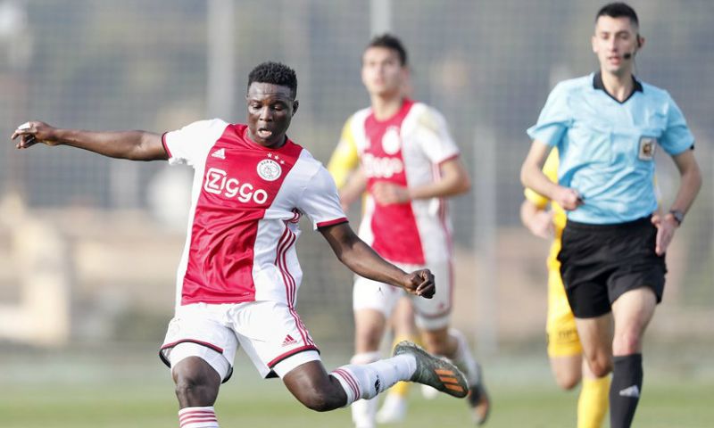 'Ik weet nog niet waar ik dit seizoen ga spelen, daarover praat ik met Ajax' Afbeelding: 'Ik weet nog niet waar ik dit seizoen ga spelen, daarover praat ik met Ajax'