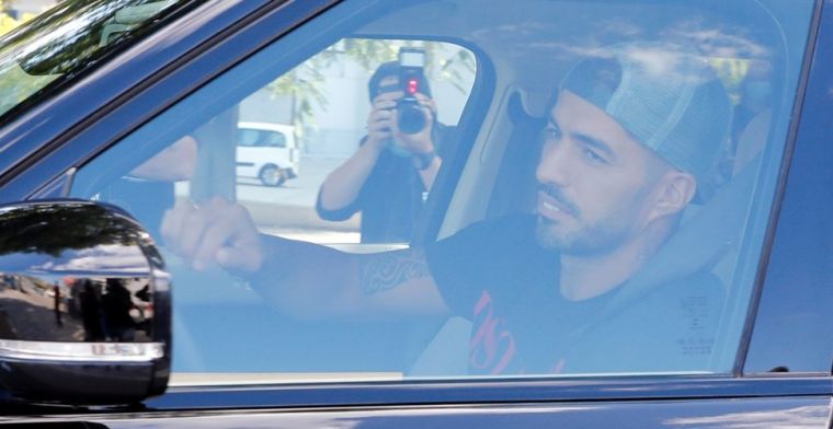 Suárez fraudeert bij Italiaanse taaltest: '10 miljoen kunnen we niet laten lopen'
